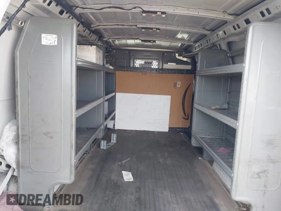 ✅ 2019 Chevrolet Express Cargo • VIN: 1GCWGAFP2K1100100 • Лот: 43699566. Опубликован ранее на IAAI с пробегом 243 861 миль. Бесплатный доступ к архиву аукционных продаж из США и подробный отчёт об истории автомобиля на DreamBid. Изображение 8.