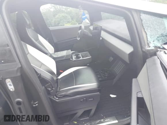 ✅ 2024 Tesla Cybertruck Cyberbeast • VIN: 7G2CEHEE9RA019883 • Lot: 42920628. Listed on IAAI with 21,044 mi. Free auction sales archive from the USA and detailed vehicle history report at DreamBid. Image 5.