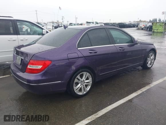 ✅ 2014 Mercedes-Benz C 250 Sport • VIN: WDDGF4HB0EG249218 • Лот: 43709206. Опубликован ранее на IAAI с пробегом 83 198 миль. Бесплатный доступ к архиву аукционных продаж из США и подробный отчёт об истории автомобиля на DreamBid. Изображение 4.