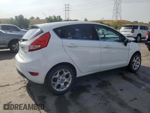 ✅ 2013 Ford Fiesta Titanium • VIN: 3FADP4FJ6DM150112 • Lot: 68310475. Wystawiony na Copart z przebiegiem 122 926 mil. Bezpłatny archiwum sprzedaży aukcyjnych z USA i szczegółowy raport historii pojazdu na DreamBid. Zdjęcie 3.