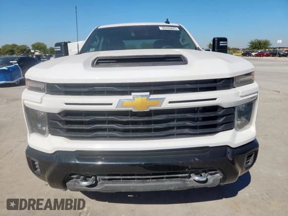 ✅ 2024 Chevrolet Silverado 2500HD Custom • VIN: 1GC4YME76RF336964 • Lot: 85485825. Wystawiony na Copart z przebiegiem 35 998 mil. Bezpłatny archiwum sprzedaży aukcyjnych z USA i szczegółowy raport historii pojazdu na DreamBid. Zdjęcie 5.