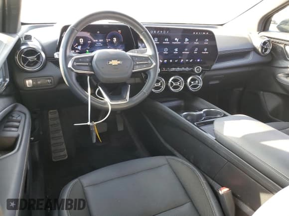 ✅ 2024 Chevrolet Blazer EV eAWD LT • VIN: 3GNKDBRJ6RS248531 • Lot: 91869295. Wystawiony na Copart z przebiegiem 19 285 mil. Bezpłatny archiwum sprzedaży aukcyjnych z USA i szczegółowy raport historii pojazdu na DreamBid. Zdjęcie 8.