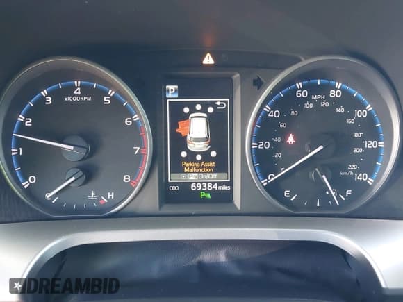 ✅ 2018 Toyota RAV4 XLE • VIN: JTMWFREV6JJ739192 • Lot: 43354082. Wystawiony na IAAI z przebiegiem 69 384 mil. Bezpłatny archiwum sprzedaży aukcyjnych z USA i szczegółowy raport historii pojazdu na DreamBid. Zdjęcie 7.