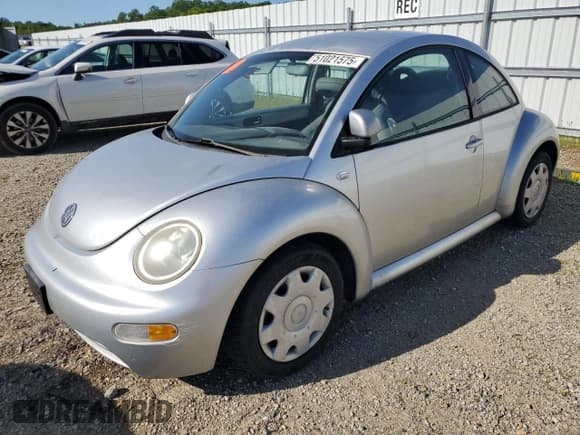 ✅ 2000 Volkswagen Beetle • VIN: 3VWBC21C0YM476226 • Лот: 51021575. Опубликован ранее на Copart с пробегом 109 396 миль. Бесплатный доступ к архиву аукционных продаж из США и подробный отчёт об истории автомобиля на DreamBid. Изображение 1.