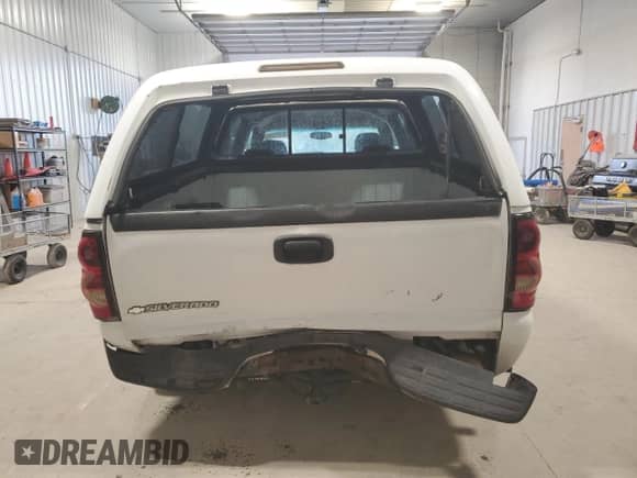 2007 Chevrolet Silverado 1500 LS z VIN 2GCEC13V171126389, wystawiony jako Copart lot #85257225 z przebiegiem 412 119 mil mil oraz Szkoda całkowita • Salvage title. Historia ofert i sprzedaży dostępna na DreamBid. Obrazek 6.