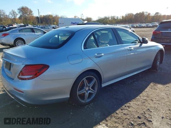 ✅ 2017 Mercedes-Benz E 300 Luxury • VIN: WDDZF4KBXHA195662 • Lot: 43590972. Listed on IAAI with 113,123 mi. Free auction sales archive from the USA and detailed vehicle history report at DreamBid. Image 4.
