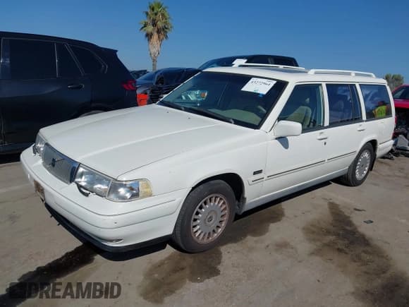 ✅ 1996 Volvo 960 • VIN: YV1KW9607T1033833 • Lot: 43272964. Wystawiony na IAAI z przebiegiem 127 403 mil. Bezpłatny archiwum sprzedaży aukcyjnych z USA i szczegółowy raport historii pojazdu na DreamBid. Zdjęcie 2.