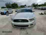 2014 Ford Mustang V6 z VIN 1ZVBP8AM9E5253703, wystawiony jako Copart lot #86166665 z przebiegiem 139 131 mil mil oraz Szkoda całkowita • Salvage title. Historia ofert i sprzedaży dostępna na DreamBid. Obrazek 14.
