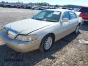 ✅ 2005 Lincoln Town Car Signature Limited • VIN: 1LNHM82W15Y636566 • Lot: 43601805. Listed on IAAI with 196,698 mi. Free auction sales archive from the USA and detailed vehicle history report at DreamBid. Image 17.