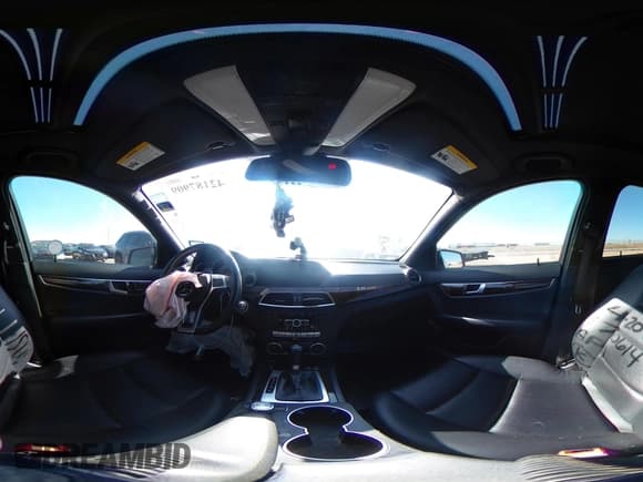 ✅ 2014 Mercedes-Benz C 250 Sport • VIN: WDDGF4HB3EG205312 • Lot: 42187909. Wystawiony na IAAI z przebiegiem 136 079 mil. Bezpłatny archiwum sprzedaży aukcyjnych z USA i szczegółowy raport historii pojazdu na DreamBid. Zdjęcie 18.