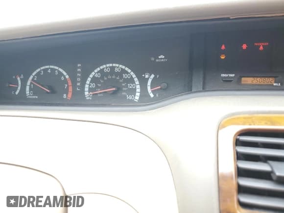 ✅ 2000 Toyota Avalon XLS • VIN: 4T1BF28B6YU038244 • Lot: 86248215. Wystawiony na Copart z przebiegiem 250 802 mil. Bezpłatny archiwum sprzedaży aukcyjnych z USA i szczegółowy raport historii pojazdu na DreamBid. Zdjęcie 9.