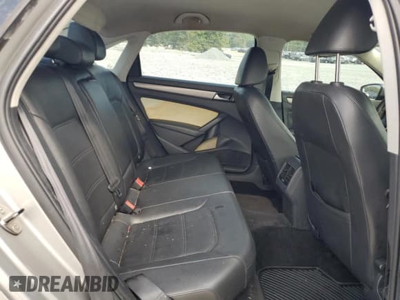 ✅ 2014 Volkswagen Passat SE • VIN: 1VWBP7A32EC006410 • Лот: 71619525. Опубликован ранее на Copart с пробегом 188 559 миль. Бесплатный доступ к архиву аукционных продаж из США и подробный отчёт об истории автомобиля на DreamBid. Изображение 10.