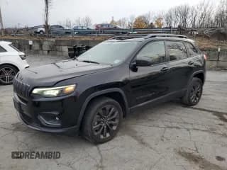 ✅ 2021 Jeep Cherokee 80th Anniversary • VIN: 1C4PJMMX0MD221882 • Lot: 92327225. Wystawiony na Copart z przebiegiem 52 114 mil. Bezpłatny archiwum sprzedaży aukcyjnych z USA i szczegółowy raport historii pojazdu na DreamBid. Zdjęcie 1.