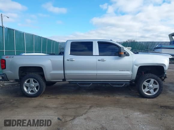 ✅ 2016 Chevrolet Silverado 2500HD LT • VIN: 1GC1KVE89GF268921 • Лот: 42050753. Опубликован ранее на IAAI с пробегом 194 180 миль. Бесплатный доступ к архиву аукционных продаж из США и подробный отчёт об истории автомобиля на DreamBid. Изображение 14.