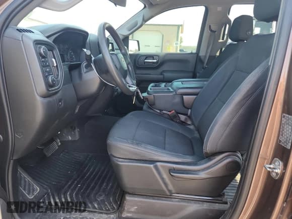 ✅ 2019 Chevrolet Silverado 1500 Custom • VIN: 3GCPYBEH2KG218845 • Lot: 80759565. Wystawiony na Copart z przebiegiem 156 379 mil. Bezpłatny archiwum sprzedaży aukcyjnych z USA i szczegółowy raport historii pojazdu na DreamBid. Zdjęcie 7.