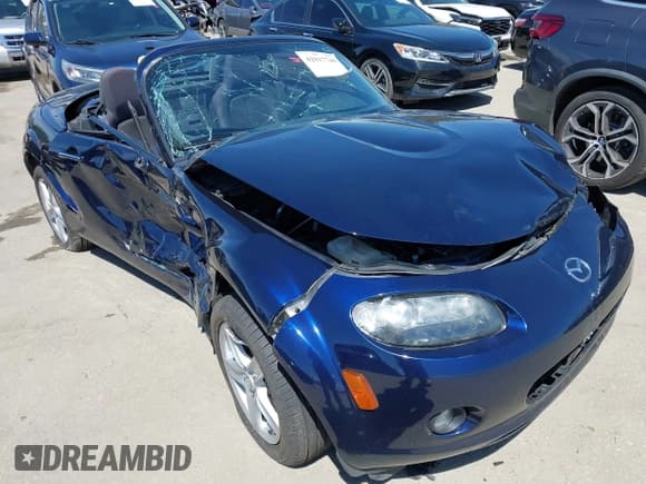 ✅ 2008 Mazda MX-5 Miata Grand Touring • VIN: JM1NC26F780156830 • Lot: 42017749. Wystawiony na IAAI z przebiegiem 80 279 mil. Bezpłatny archiwum sprzedaży aukcyjnych z USA i szczegółowy raport historii pojazdu na DreamBid. Zdjęcie 6.