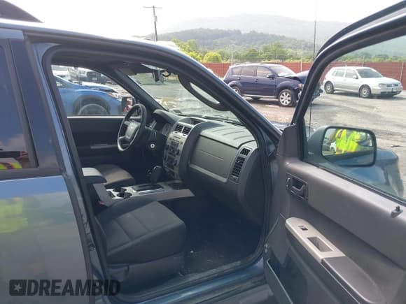 ✅ 2010 Ford Escape XLT • VIN: 1FMCU9DG9AKB53488 • Лот: 42424747. Опубликован ранее на IAAI с пробегом 111 539 миль. Бесплатный доступ к архиву аукционных продаж из США и подробный отчёт об истории автомобиля на DreamBid. Изображение 5.