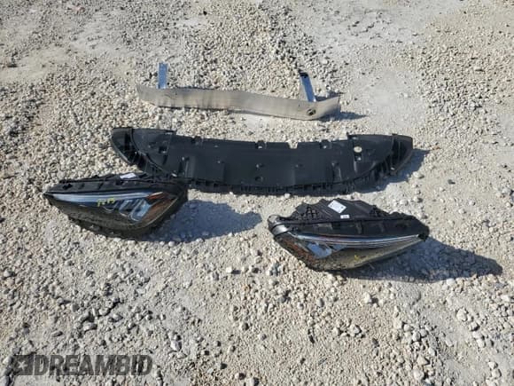 ✅ 2025 Mercedes-Benz GLA 250 • VIN: W1N4N4GB7SJ639323 • Лот: 70459795. Опубликован ранее на Copart с пробегом 11 552 миль. Бесплатный доступ к архиву аукционных продаж из США и подробный отчёт об истории автомобиля на DreamBid. Изображение 13.