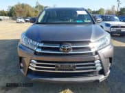 ✅ 2018 Toyota Highlander Limited Platinum • VIN: 5TDDZRFH8JS488749 • Lot: 43468401. Wystawiony na IAAI z przebiegiem 86 758 mil. Bezpłatny archiwum sprzedaży aukcyjnych z USA i szczegółowy raport historii pojazdu na DreamBid. Zdjęcie 12.