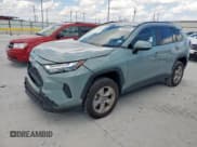 ✅ 2023 Toyota RAV4 XLE • VIN: 2T3W1RFV5PW284018 • Лот: 71252845. Опубликован ранее на Copart с пробегом 43 861 миль. Бесплатный доступ к архиву аукционных продаж из США и подробный отчёт об истории автомобиля на DreamBid. Изображение 1.
