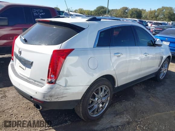 ✅ 2014 Cadillac SRX Performance Collection • VIN: 3GYFNCE37ES631757 • Lot: 43593230. Listed on IAAI with 104,628 mi. Free auction sales archive from the USA and detailed vehicle history report at DreamBid. Image 4.