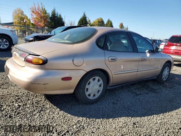 ✅ 1997 Ford Taurus GL • VIN: 1FALP52UXVG104649 • Lot: 82332835. Listed on Copart with 82,753 mi. Free auction sales archive from the USA and detailed vehicle history report at DreamBid. Image 3.