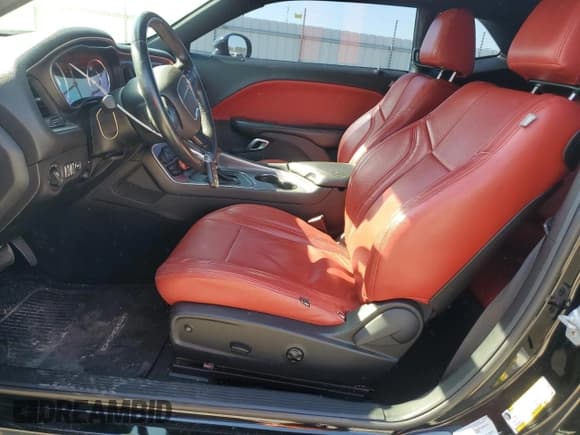 ✅ 2015 Dodge Challenger R/T • VIN: 2C3CDZAT7FH710861 • Lot: 46358524. Wystawiony na Copart z przebiegiem 98 521 mil. Bezpłatny archiwum sprzedaży aukcyjnych z USA i szczegółowy raport historii pojazdu na DreamBid. Zdjęcie 7.