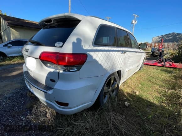 ✅ 2014 Jeep Grand Cherokee Overland • VIN: 1C4RJFCM6EC487877 • Lot: 89649015. Listed on Copart with 124,903 mi. Free auction sales archive from the USA and detailed vehicle history report at DreamBid. Image 4.