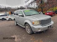 ✅ 2009 Chrysler Aspen Limited • VIN: 1A8HW58T89F710800 • Лот: 94342565. Опубликован ранее на Copart с пробегом 110 138 миль. Бесплатный доступ к архиву аукционных продаж из США и подробный отчёт об истории автомобиля на DreamBid. Изображение 1.