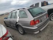 ✅ 2000 BMW 5 Series 528i • VIN: WBADP6345YBV63945 • Лот: 76298424. Опубликован ранее на Copart с пробегом Не указан. Бесплатный доступ к архиву аукционных продаж из США и подробный отчёт об истории автомобиля на DreamBid. Изображение 2.