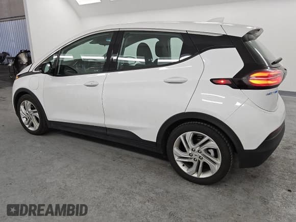 ✅ 2023 Chevrolet Bolt EV 1LT • VIN: 1G1FW6S07P4180808 • Лот: 46594025. Опубликован ранее на Copart с пробегом 28 098 миль. Бесплатный доступ к архиву аукционных продаж из США и подробный отчёт об истории автомобиля на DreamBid. Изображение 2.