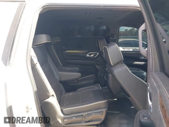 ✅ 2023 Chevrolet Suburban Premier • VIN: 1GNSKFKD5PR334706 • Lot: 43280982. Wystawiony na IAAI z przebiegiem 76 977 mil. Bezpłatny archiwum sprzedaży aukcyjnych z USA i szczegółowy raport historii pojazdu na DreamBid. Zdjęcie 8.