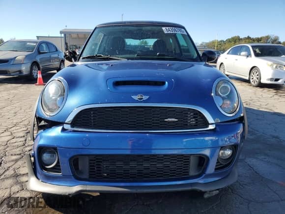 2012 MINI Hardtop S with VIN WMWSV3C50CTY27547, listed as a Copart auction lot 84396785 with 155,520 mi miles and Salvage title. Bid and sale history available at DreamBid. Image 5.
