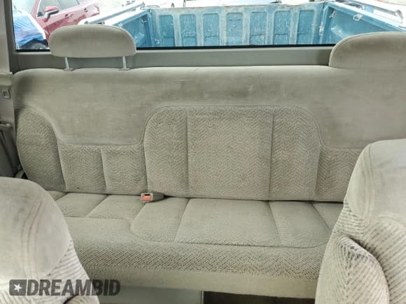 ✅ 1998 GMC Sierra 1500 • VIN: 2GTEK19R1W1526058 • Лот: 66497285. Опубликован ранее на Copart с пробегом 275 485 миль. Бесплатный доступ к архиву аукционных продаж из США и подробный отчёт об истории автомобиля на DreamBid. Изображение 10.