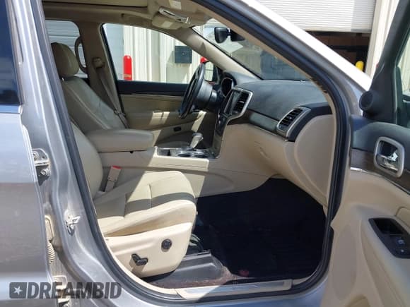 ✅ 2017 Jeep Grand Cherokee Limited • VIN: 1C4RJEBG4HC765329 • Lot: 42008297. Wystawiony na IAAI z przebiegiem 194 607 mil. Bezpłatny archiwum sprzedaży aukcyjnych z USA i szczegółowy raport historii pojazdu na DreamBid. Zdjęcie 5.