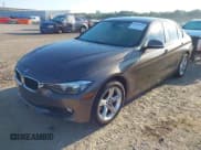 ✅ 2013 BMW 3 Series 328i xDrive • VIN: WBA3B5C53DF593946 • Лот: 43198711. Опубликован ранее на IAAI с пробегом 82 598 миль. Бесплатный доступ к архиву аукционных продаж из США и подробный отчёт об истории автомобиля на DreamBid. Изображение 2.
