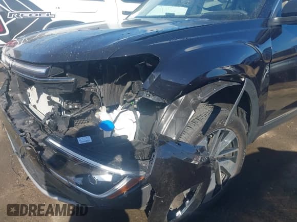 ✅ 2024 Volkswagen Atlas SEL • VIN: 1V2BR2CA6RC517277 • Lot: 40728099. Listed on IAAI with 15,327 mi. Free auction sales archive from the USA and detailed vehicle history report at DreamBid. Image 18.