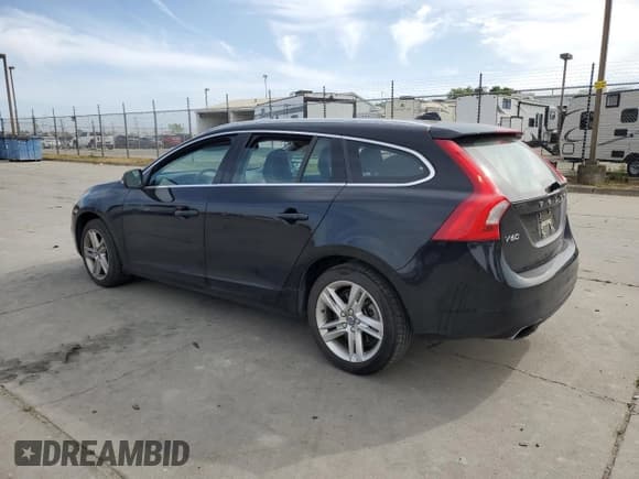 ✅ 2015 Volvo V60 T5 Drive-E Premier • VIN: YV140MEK4F1261924 • Лот: 53111885. Опубликован ранее на Copart с пробегом 86 620 миль. Бесплатный доступ к архиву аукционных продаж из США и подробный отчёт об истории автомобиля на DreamBid. Изображение 2.