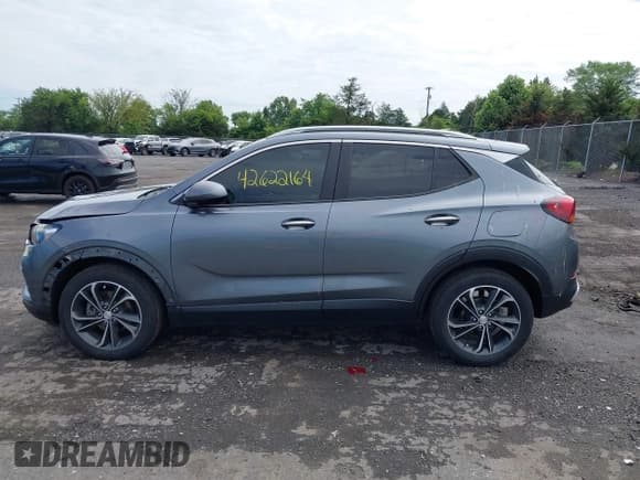 ✅ 2022 Buick Encore GX Select • VIN: KL4MMDS24NB112270 • Lot: 42622164. Wystawiony na IAAI z przebiegiem 77 344 mil. Bezpłatny archiwum sprzedaży aukcyjnych z USA i szczegółowy raport historii pojazdu na DreamBid. Zdjęcie 15.