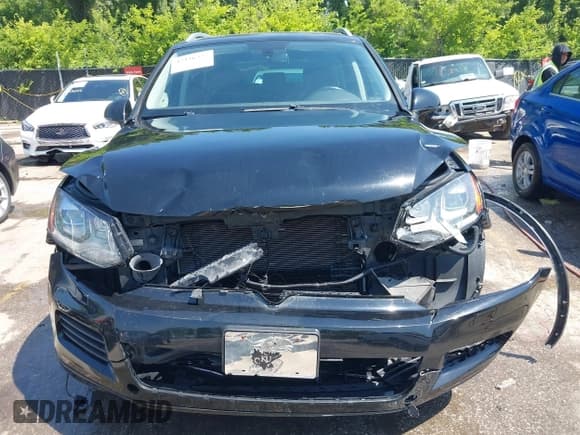 ✅ 2014 Volkswagen Touareg Sport • VIN: WVGEF9BPXED012395 • Lot: 42436327. Wystawiony na IAAI z przebiegiem 124 184 mil. Bezpłatny archiwum sprzedaży aukcyjnych z USA i szczegółowy raport historii pojazdu na DreamBid. Zdjęcie 12.