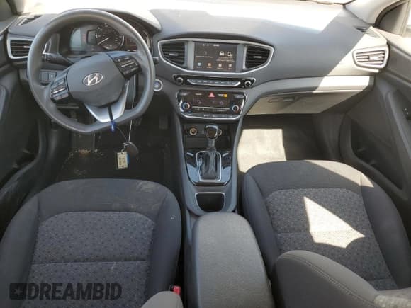 ✅ 2018 Hyundai Ioniq Blue • VIN: KMHC65LC2JU100864 • Lot: 52219505. Wystawiony na Copart z przebiegiem 72 044 mil. Bezpłatny archiwum sprzedaży aukcyjnych z USA i szczegółowy raport historii pojazdu na DreamBid. Zdjęcie 8.