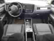 2018 Mitsubishi Outlander ES z VIN JA4AZ3A3XJZ013172, wystawiony jako Copart lot #60265055 z przebiegiem 137 660 mil mil oraz Szkoda całkowita • Salvage title. Historia ofert i sprzedaży dostępna na DreamBid. Obrazek 8.