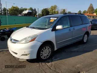 ✅ 2009 Toyota Sienna XLE • VIN: 5TDBK22C39S025989 • Лот: 71565055. Опубликован ранее на Copart с пробегом 240 859 миль. Бесплатный доступ к архиву аукционных продаж из США и подробный отчёт об истории автомобиля на DreamBid. Изображение 1.