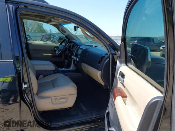 ✅ 2016 Toyota Sequoia Platinum • VIN: 5TDYY5G10GS064859 • Лот: 41977347. Опубликован ранее на IAAI с пробегом 108 913 миль. Бесплатный доступ к архиву аукционных продаж из США и подробный отчёт об истории автомобиля на DreamBid. Изображение 5.