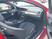 ✅ 2013 Mercedes-Benz C 250 • VIN: WDDGJ4HB3DG060396 • Лот: 41519502. Опубликован ранее на IAAI с пробегом 119 252 миль. Бесплатный доступ к архиву аукционных продаж из США и подробный отчёт об истории автомобиля на DreamBid. Изображение 5.