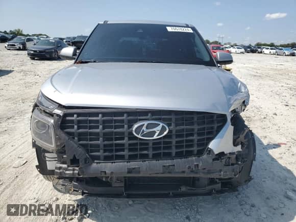 2022 Hyundai Venue SE with VIN KMHRB8A36NU200062, listed as a Copart auction lot 70678224 with 61,806 mi miles and Salvage title. Bid and sale history available at DreamBid. Image 5.
