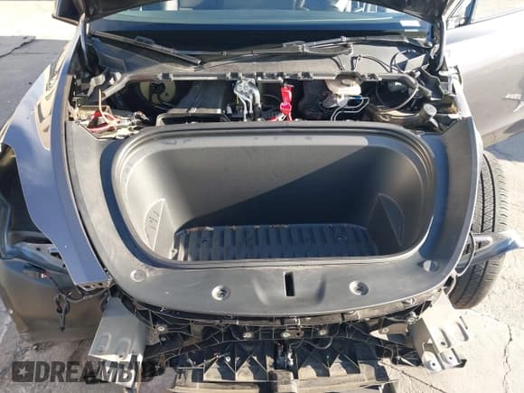 ✅ 2023 Tesla Model Y • VIN: 7SAYGDED5PF980132 • Lot: 43573118. Listed on IAAI with 30,165 mi. Free auction sales archive from the USA and detailed vehicle history report at DreamBid. Image 10.