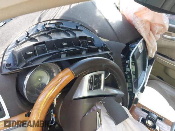 ✅ 2014 Chrysler 300 C • VIN: 2C3CCAEG2EH169945 • Лот: 43441424. Опубликован ранее на IAAI с пробегом Не указан. Бесплатный доступ к архиву аукционных продаж из США и подробный отчёт об истории автомобиля на DreamBid. Изображение 7.