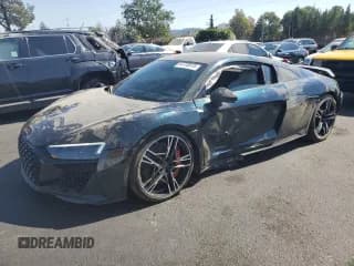 ✅ 2021 Audi R8 performance quattro • VIN: WUAKBAFX5M7901345 • Лот: 71714285. Опубликован ранее на Copart с пробегом 8 071 миль. Бесплатный доступ к архиву аукционных продаж из США и подробный отчёт об истории автомобиля на DreamBid. Изображение 1.