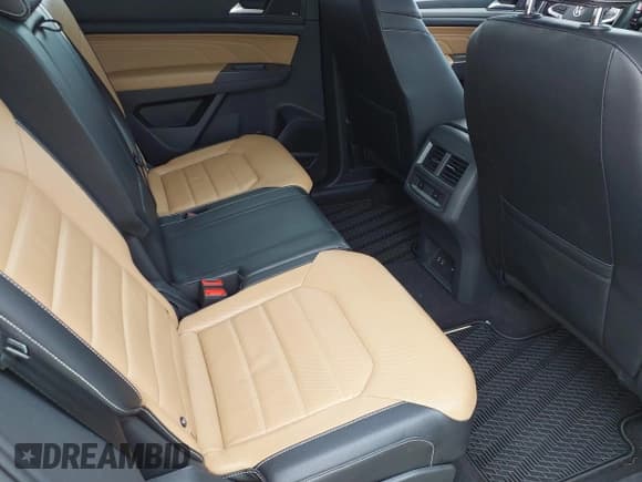 ✅ 2023 Volkswagen Atlas SEL Premium R-Line • VIN: 1V2FE2CA8PC221736 • Lot: 42155629. Wystawiony na IAAI z przebiegiem 54 394 mil. Bezpłatny archiwum sprzedaży aukcyjnych z USA i szczegółowy raport historii pojazdu na DreamBid. Zdjęcie 8.